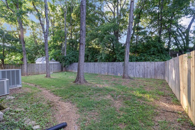 Building Photo - Beautifully maintained and move-in ready 3BR/2.5BA