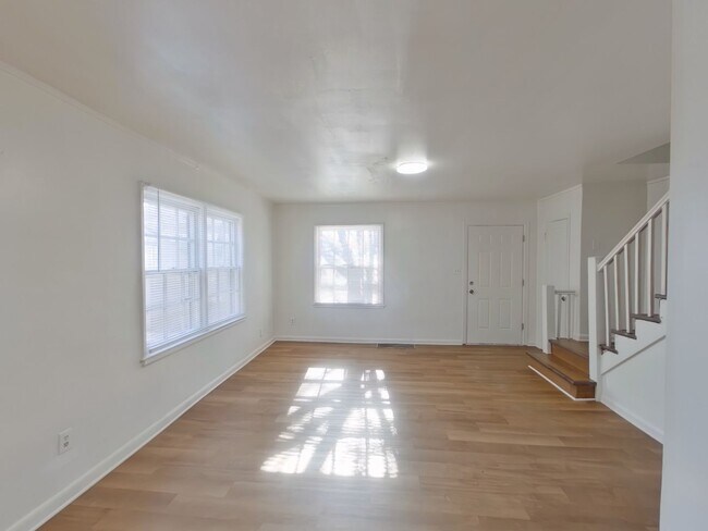 Building Photo - 707 S Hydraulic Ave