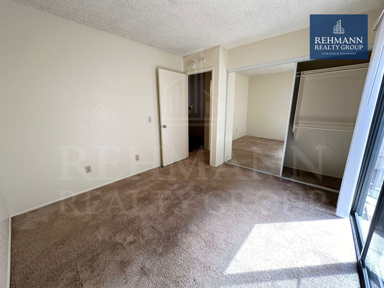 Building Photo - 4177 Iowa St
