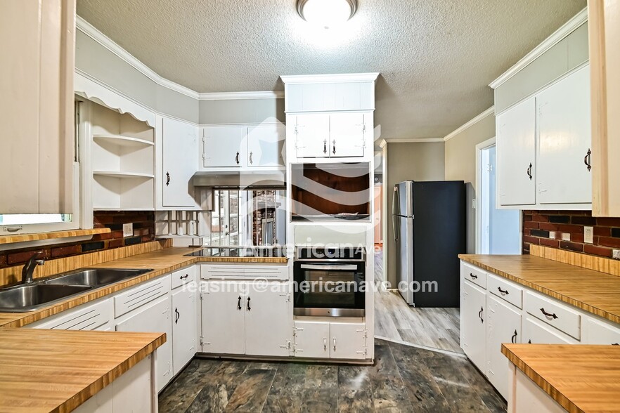 Building Photo - 57 Newport Dr