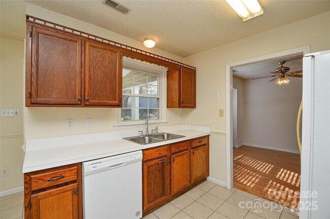 Building Photo - 3500 Rosedown Dr