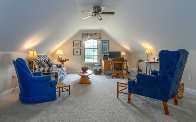 Building Photo - Majestic Custom Home