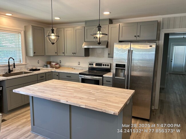 Primary Photo - Updated 2 Bedroom, 1 Bath Home Locate Close to Wrightsville Beach