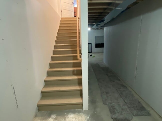 Building Photo - Beautiful 3 bed 2.5 bath Townhome