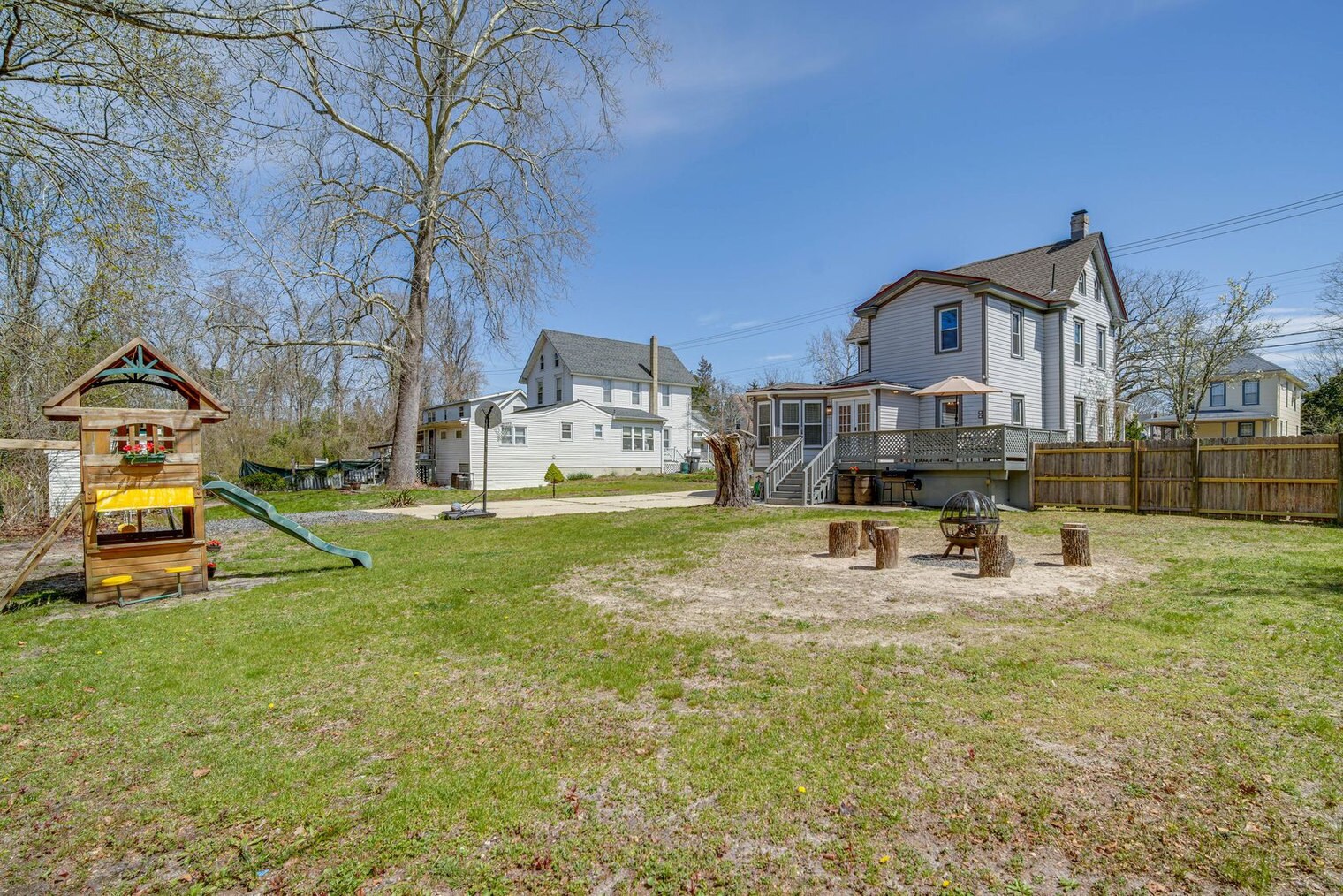 Building Photo - 6127 Longwood Ave