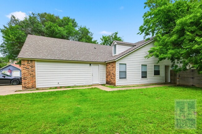 Building Photo - 13305 Waverly Ct