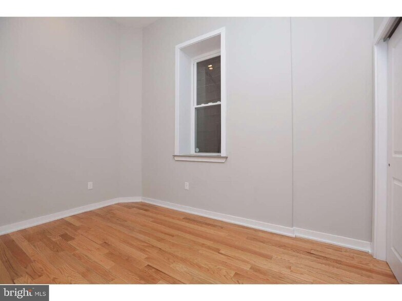 Building Photo - 2006 Walnut St