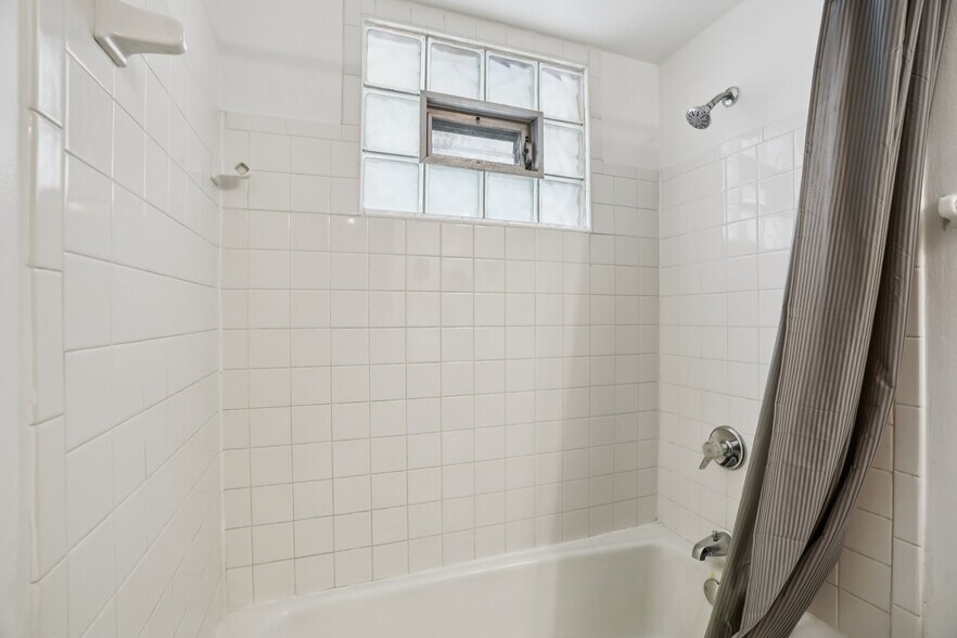 Building Photo - 10783 W Appleton Ave