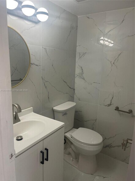 Building Photo - 5909 SW 36th Ct