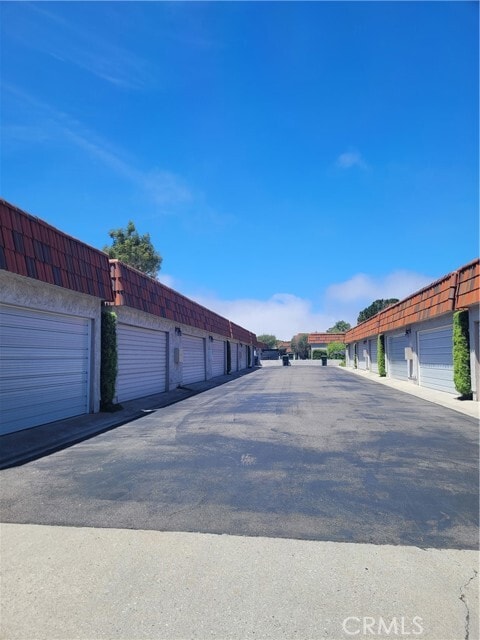 Building Photo - 28037 Ridgebrook Ct