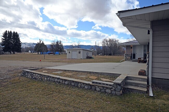 Building Photo - 272 WY-335