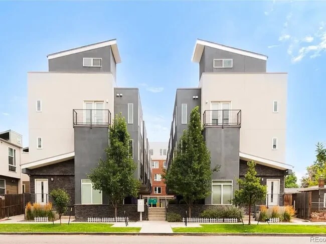 Building Photo - 4922 Lowell Blvd