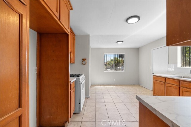 Building Photo - 207 Flora St