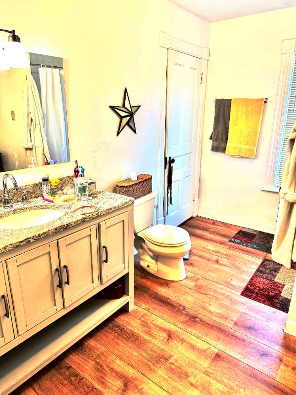 Building Photo - 229 W Van Buren St