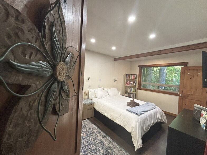 Building Photo - 23253 WA-534