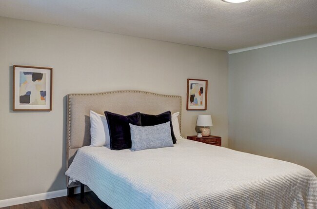 Building Photo - Turnkey Gem: Fully Furnished 5-Bedroom Home with Spacious Layout and Corner Lot!