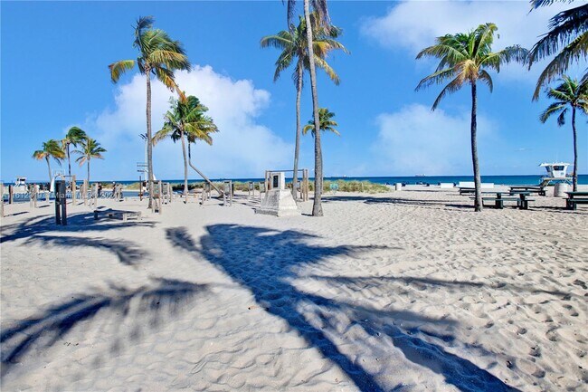 Building Photo - 1104 NE 16th Ave