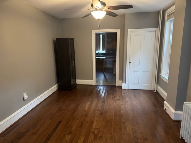 Building Photo - West Conshohocken 4 Bedroom 2 brick bath T...
