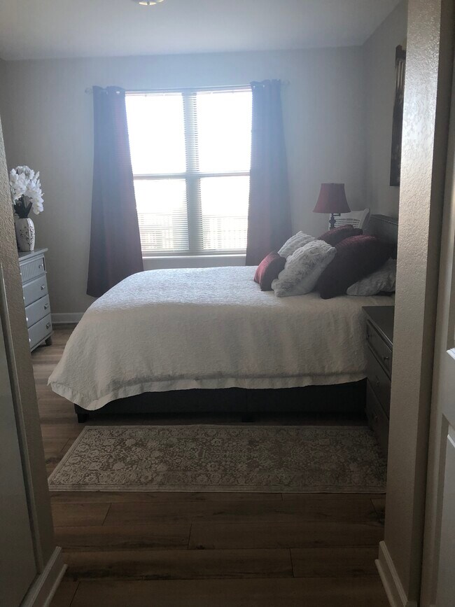 Furnished Master BR w/ Lake View - 4100 S Lake Dr