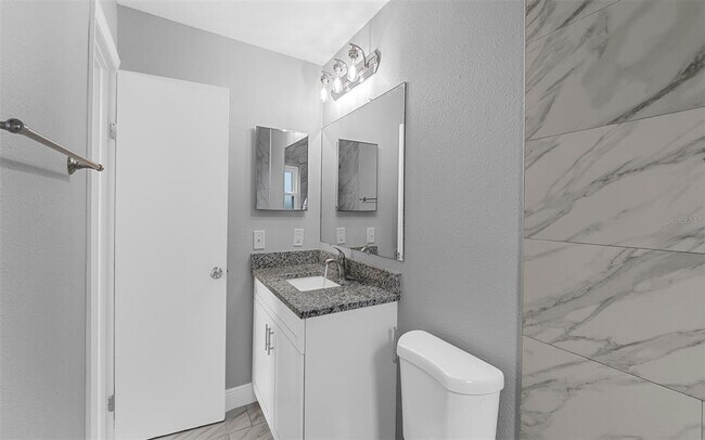 Building Photo - 1651 Palm Leaf Dr