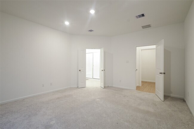 Building Photo - 27011 Aurora Gdn Ln