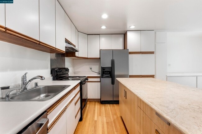 Building Photo - 2091 Ascot Dr