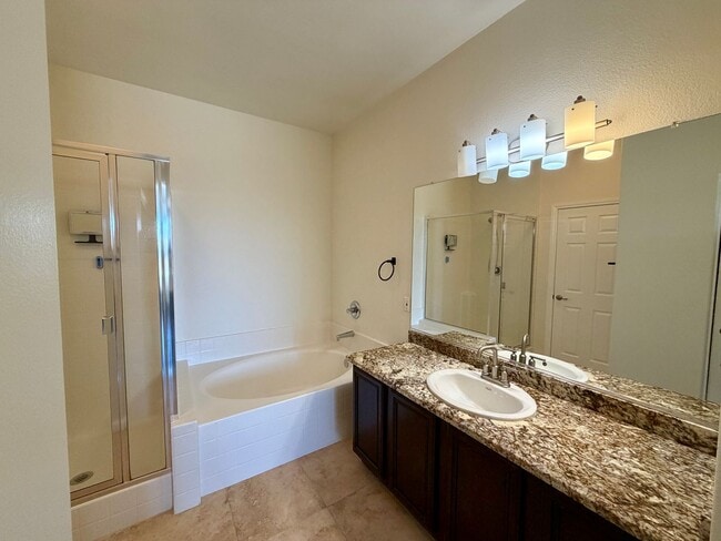 Building Photo - Close to shopping and easy access to Freeway!!!