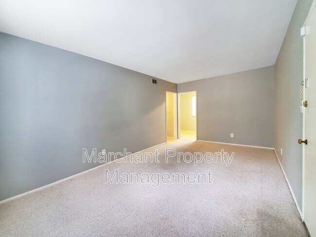 Building Photo - 100 Lewis Dr