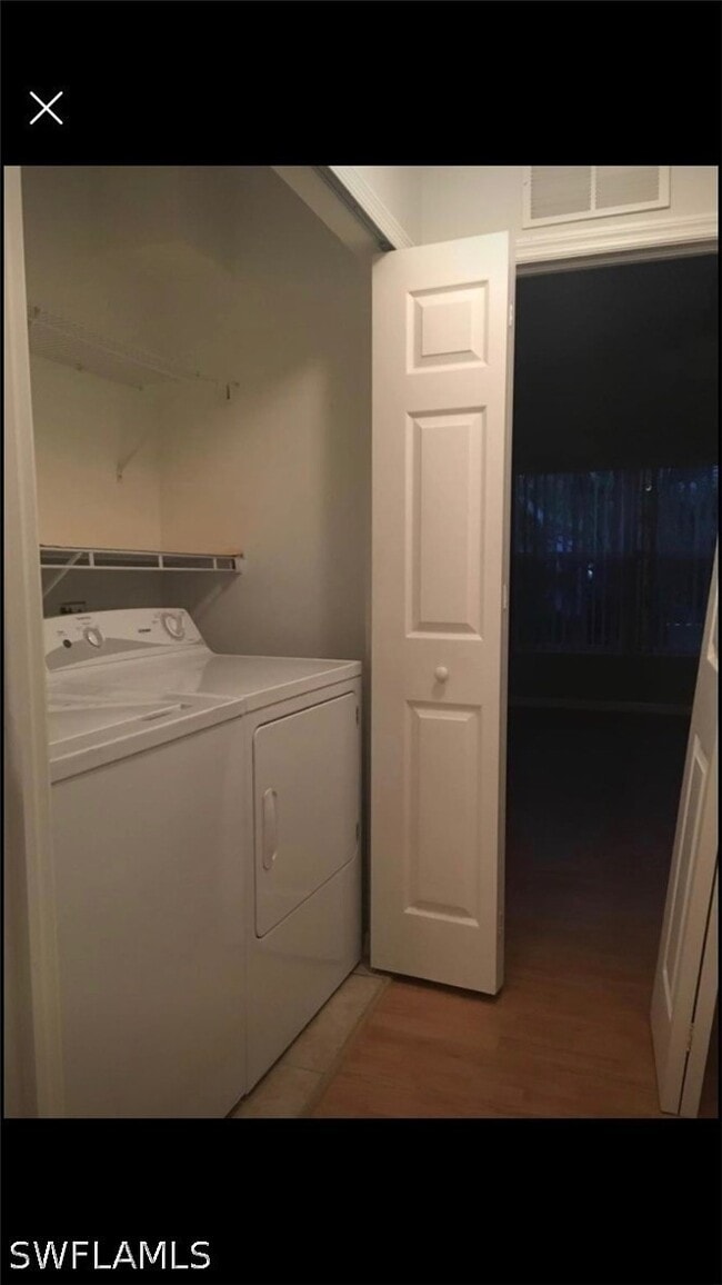 Building Photo - 884 Hampton Cir