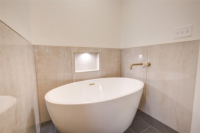 Building Photo - 2208 Blodgett St