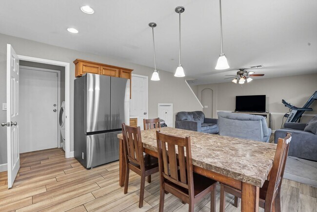 Building Photo - Beautiful 2-Story Home with Modern Upgrade...