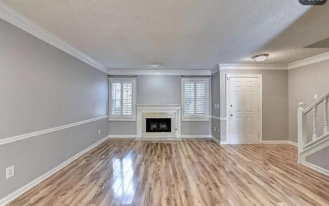 Building Photo - 871 Lenox Oaks Cir NE