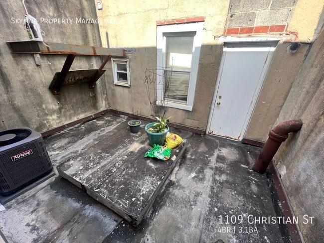 Building Photo - 1109 Christian St