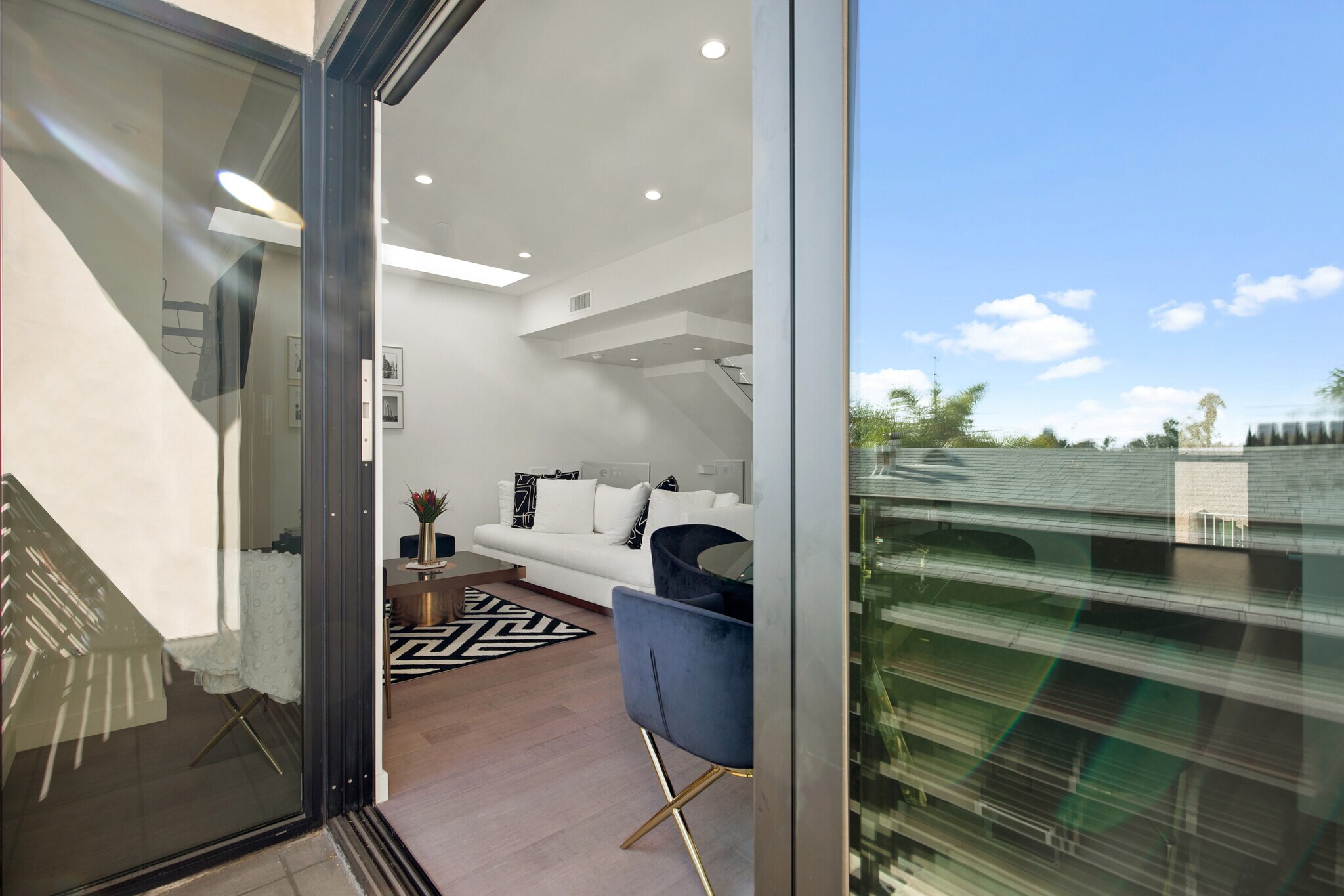 Building Photo - 823 N Fuller Ave