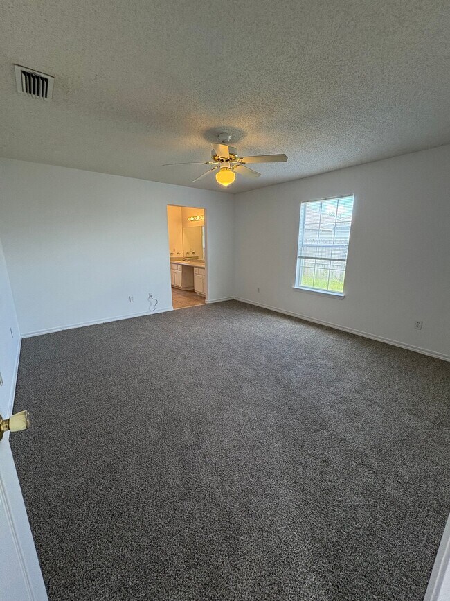 Building Photo - 953 Southern Oaks Ct