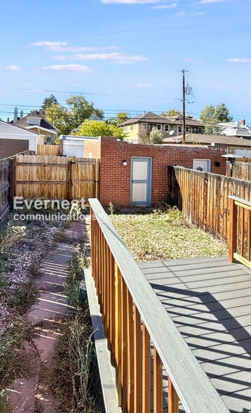 Building Photo - 453 S Clarkson St