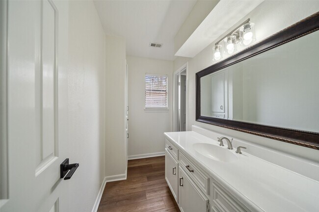 Building Photo - 3518 Cave Springs Dr