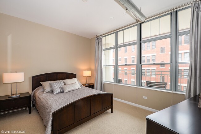 Building Photo - 1200 W Monroe St