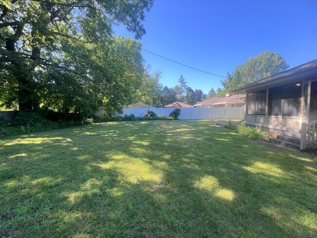 Building Photo - East Grand Rapids Schools! Single Family Home!