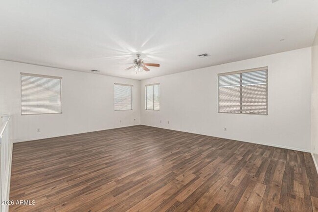 Building Photo - 8760 W Augusta Ave