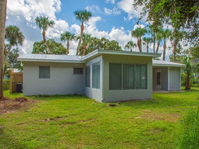 Building Photo - 7502 Pacific Ave