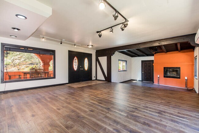 Building Photo - 7846 Lilac Ln