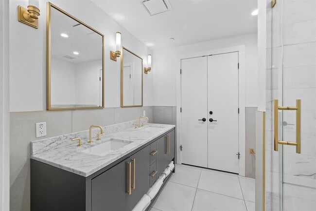 Building Photo - 70 Rainey St