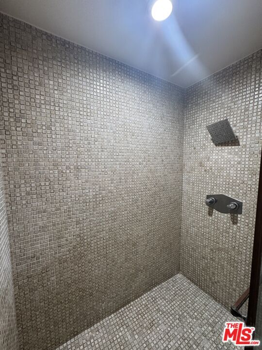 Building Photo - 1713 Queens Ct