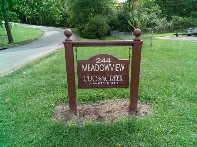 Primary Photo - 244 Meadowview Dr