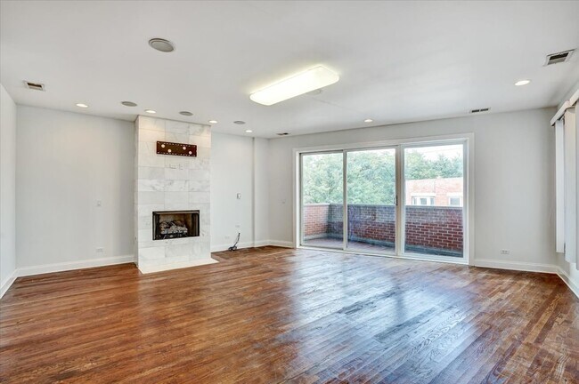 Building Photo - 3505 N Elston Ave
