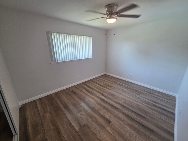 Building Photo - 3613 N Calmgrove Ave