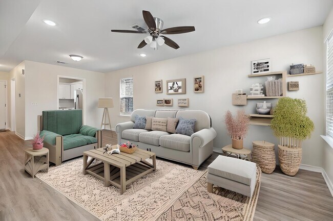 Building Photo - 4766 Pontchartrain Dr