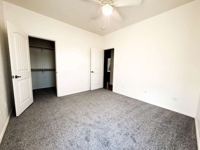 Building Photo - Exquisite 4-Bedroom, 3-Bath Haven in Sierr...
