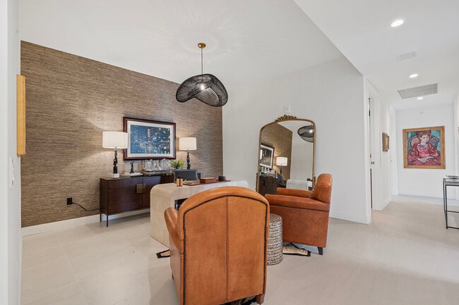 Building Photo - 301 1st St S